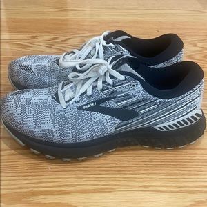 Brooks Adrenaline 19